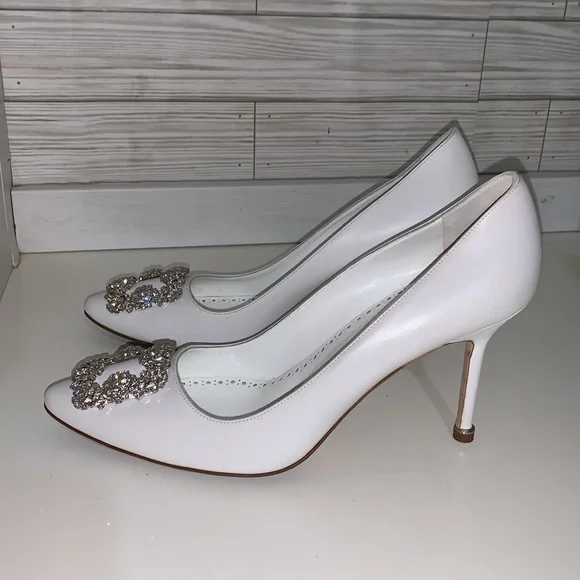 Manolo Blahnik leather Hangisi 90 crystal-embellished white pumps size 40 - Picture 6 of 13
